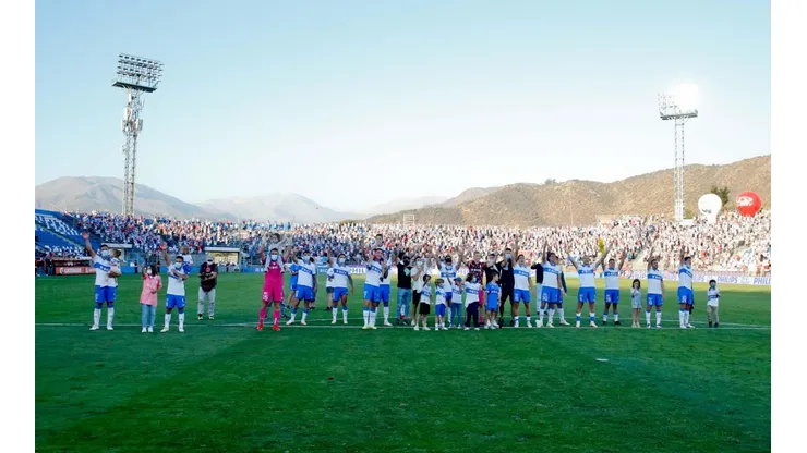 Los Cruzados firmaron contrato con Claro por los derechos del nombre del estadio San Carlos de Apoquindo y la creatividad de los hinchas en redes se hizo sentir.