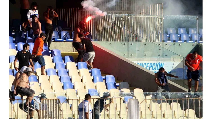 Hinchas de Colo Colo y Universidad Católica aterraron a los verdaderos fanáticos del fútbol que intentaban ver la definición de la Supercopa.