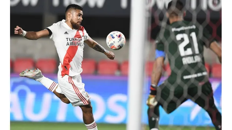 Díaz clavó la pelota en arco propio a los 6' de juego.