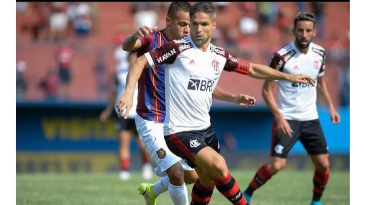 El equipo de Mauricio Isla se puso momentáneamente en lo más alto del Carioca