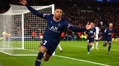 Mbappé se mandó un golazo sobre el final