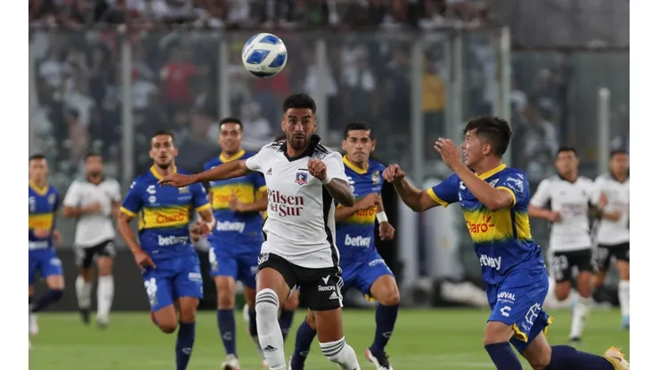 Véliz critica que Colo Colo levante tanto la pelota con poca precisión