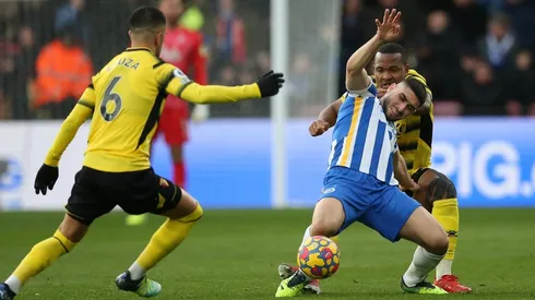 Neal Maupay alza la mano para ser llamado por Argentina.