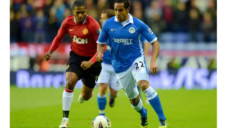 Jean Beausejour jugó cuatro temporadas en el fútbol inglés, con las camisetas de Wigan Athletic y Birmingham City