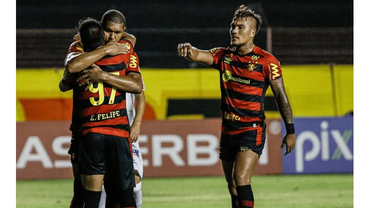 El Búfalo celebró con sus compañeros