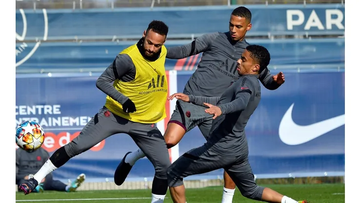 Neymar se pone a tono y entrena a la par del grupo del PSG.