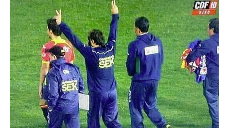 Sierra molestando a los hinchas de la UC el 2013