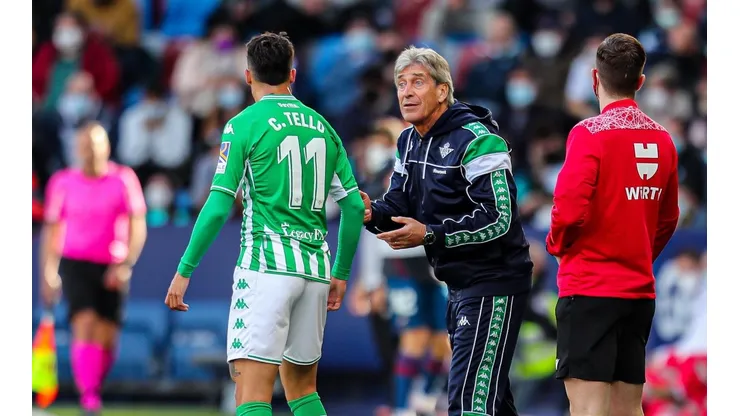 Pellegrini le da instrucciones a Tello ante Levante