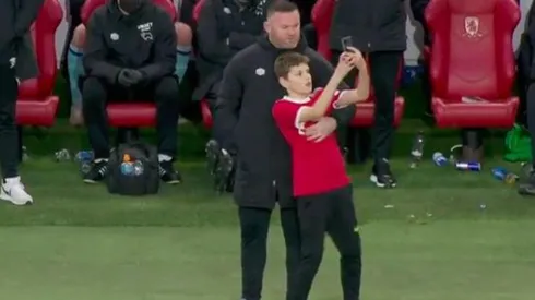 Wayne Rooney y el hincha del Middlesbrough