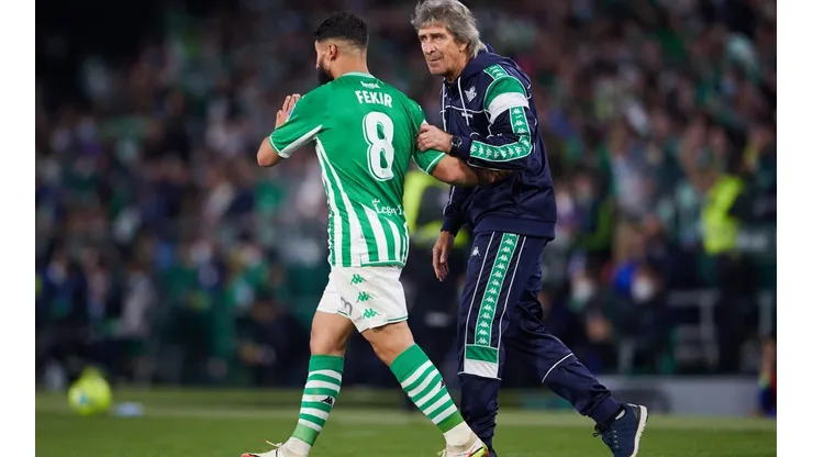 Manuel Pellegrini podría perder a uno de sus jugadores más importantes en el Real Betis ante el interés del presidente del Barcelona de ficharlo.