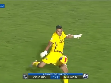 Portero chileno en Perú la rompe con asistencia de 70 metros