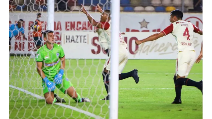 Martín Parra tuvo un correcto debut en el fútbol peruano, pese a la derrota de Universidad San Martín