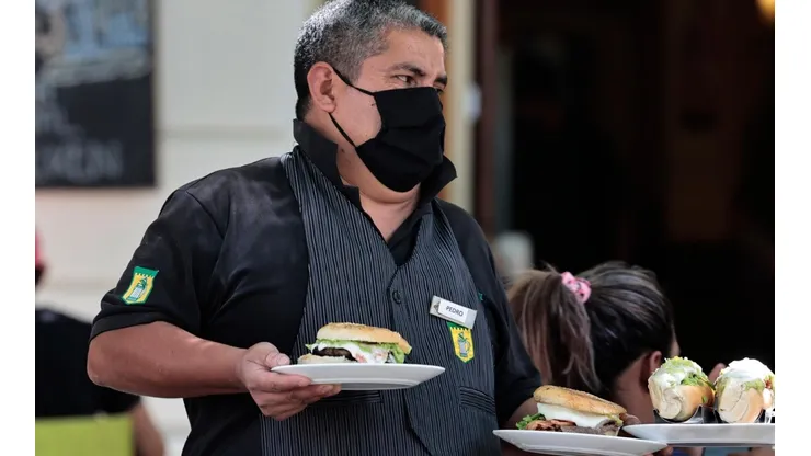 Conoce más detalles del IFE Laboral que extiende su entrega.