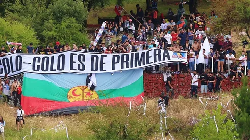 Los hinchas de Colo Colo ocuparon el Cerro Condell en la visita del Cacique a Curicó Unido en 2021