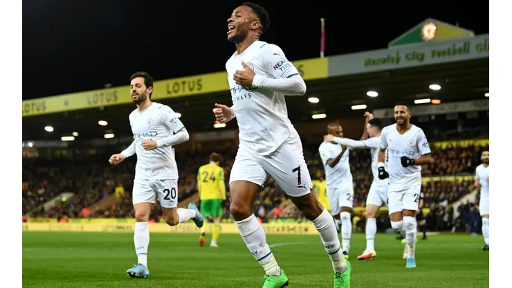 Los Citizens vencieron 4-0 con un triplete de Sterling y son punteros exclusivos de la Premier League.
