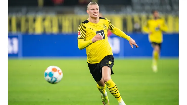 Haaland tiene una oferta para fichar en 2023 por el Madrid, y ahora tendrá que definir si quiere o no esperar un año más en el Borussia Dortmund para llegar a La Liga.