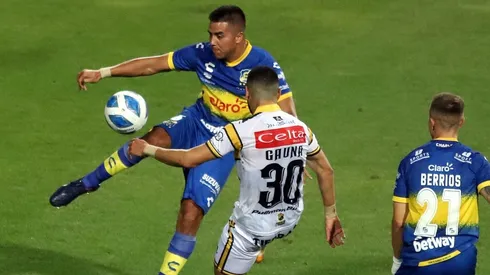 Everton golpeó en el final de cada uno de los tiempos.