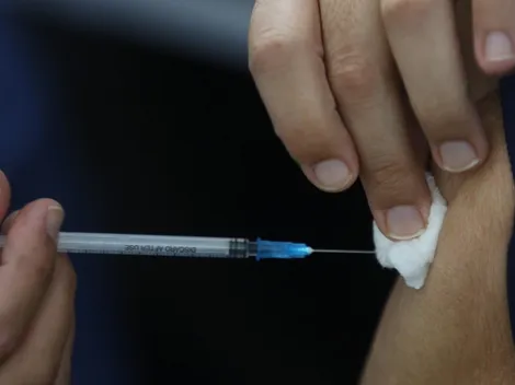 ¿Cuándo deben vacunarse con la Cuarta Dosis los mayores de 18 años?