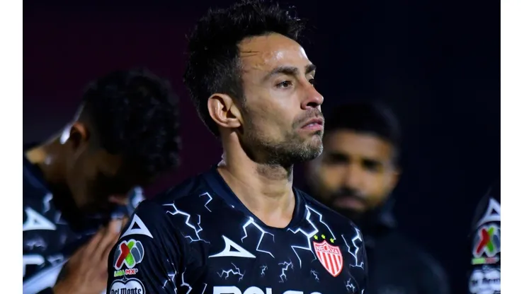 El Mago salió de Necaxa junto con Pablo Guede y ahora debe buscar nuevo club si quiere seguir su carrera, donde Huachipato asomó como opción en las últimas horas.