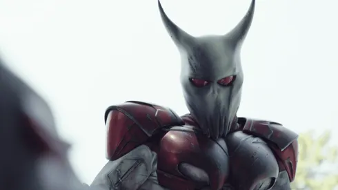 White Dragon se pone en el camino de Peacemaker.