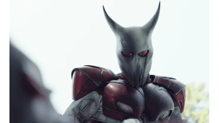 White Dragon se pone en el camino de Peacemaker.