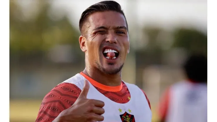 Este jueves podría ver sus primeros minutos en el fútbol brasileño