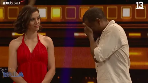 Ángel Torrez en medio del emotivo momento que se vivió en Aquí se Baila.