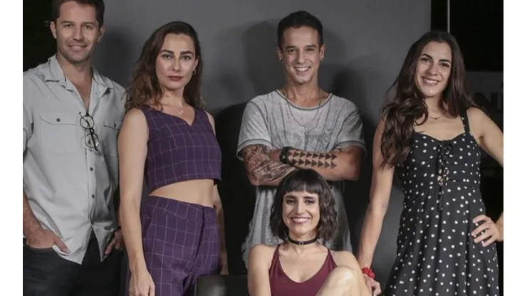 Parte del elenco de Verdades Ocultas.
