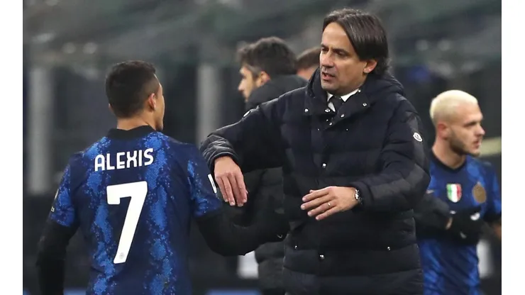 Inzaghi aleonó a Alexis Sánchez durante el partido