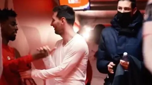 Messi y Ángel Gomes en el camarín