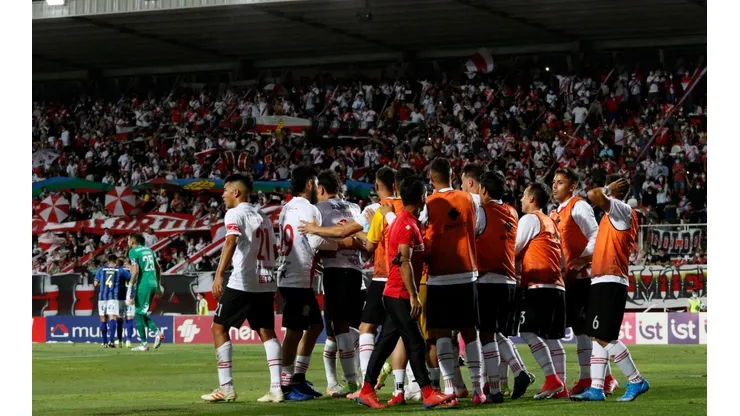 Curicó Unido ganó 4-0 en su debut y quedó como puntero del Campeonato Nacional por diferencia de goles, algo que consiguen por primera vez en su historia.