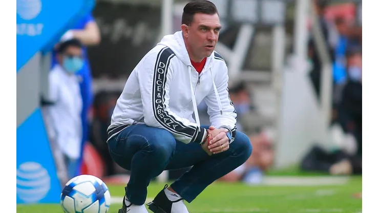 Pablo Guede cierra su ciclo de cuatro meses como técnico de Necaxa.