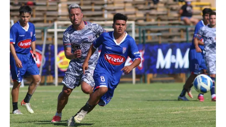 Deportes Melipilla sigue entrenando en pretemporada para jugar en Primera B, pero quizás el destino está en Primera División