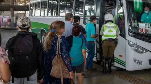 ¿Puedo viajar de una comuna en Fase 3 a una en Fase 2?