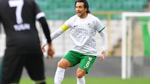 Jorquera jugó dos partidos en Bursaspor el año pasado