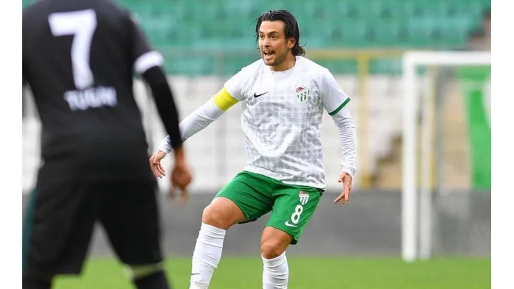Jorquera jugó dos partidos en Bursaspor el año pasado