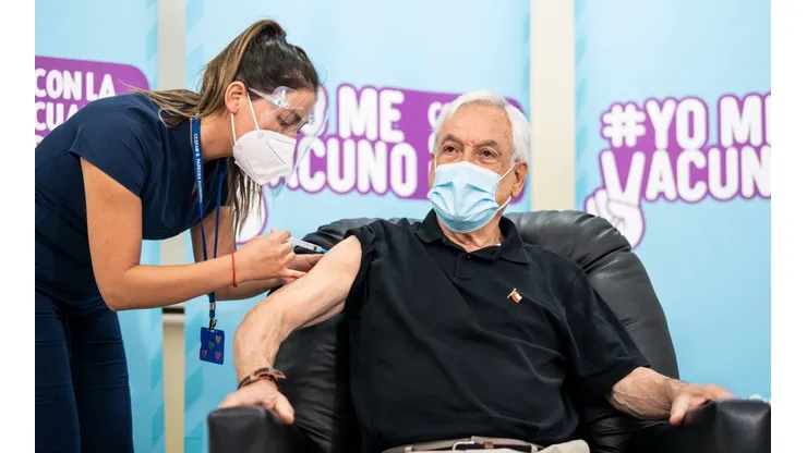 Calendario de vacunación con cuarta dosis para mayores de 55 años