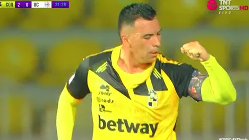 El eterno Esteban Paredes volvió con gol a la Primera División.