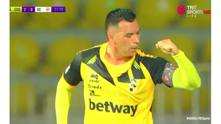 El eterno Esteban Paredes volvió con gol a la Primera División.