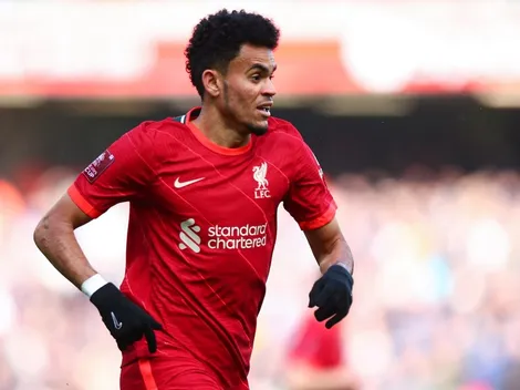 Luis Díaz la descose y debuta con asistencia en triunfo de Liverpool