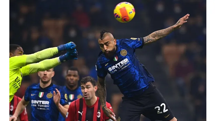 El AC Milan le da vuelta el clásico al Internazionale justo cuando entra Alexis y Vidal.