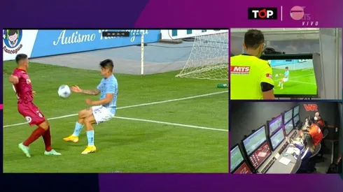 En la jugada se ve claramente como le da el balón al defensa de O'Higgins