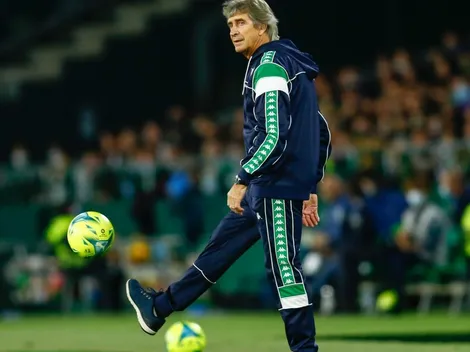 Pellegrini sonríe y mira de reojo la final de la Copa del Rey