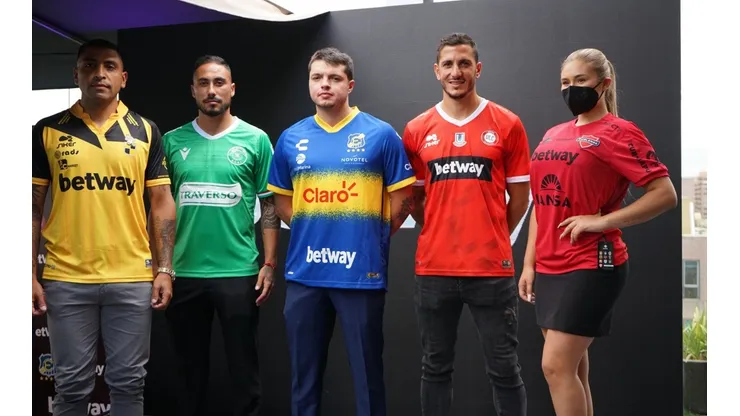 Las renovadas camisetas de Coquimbo, Audax, Everton, Unión La Calera y Ñublense.