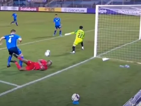 Con la nuca en el suelo: Canadá hizo el gol más raro de la década
