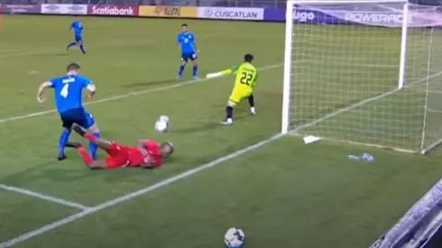 El gol de nuca de Hutchinson