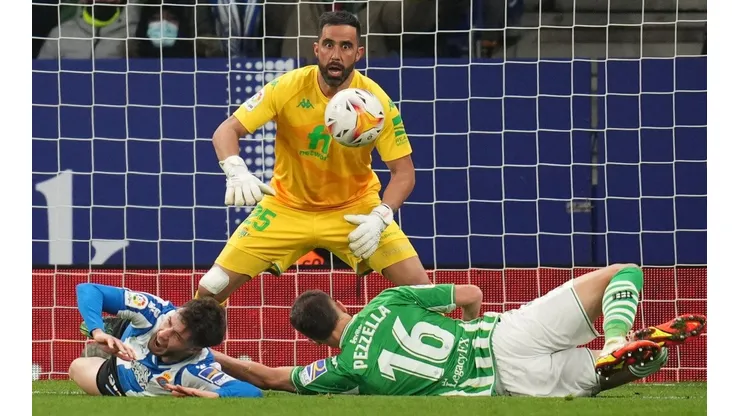 Claudio Bravo será opción del Betis en la Europa League