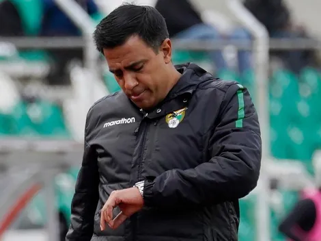 Hinchas bolivianos insultan y lanzan proyectiles a César Farías