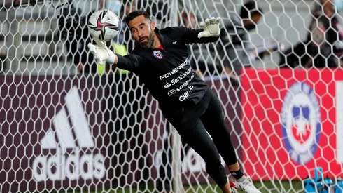 Claudio Bravo se marchó lesionado en su último partido con Chile.