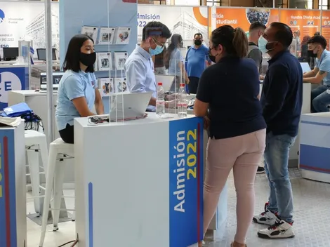 ¿Qué carreras tienen vacantes disponibles?